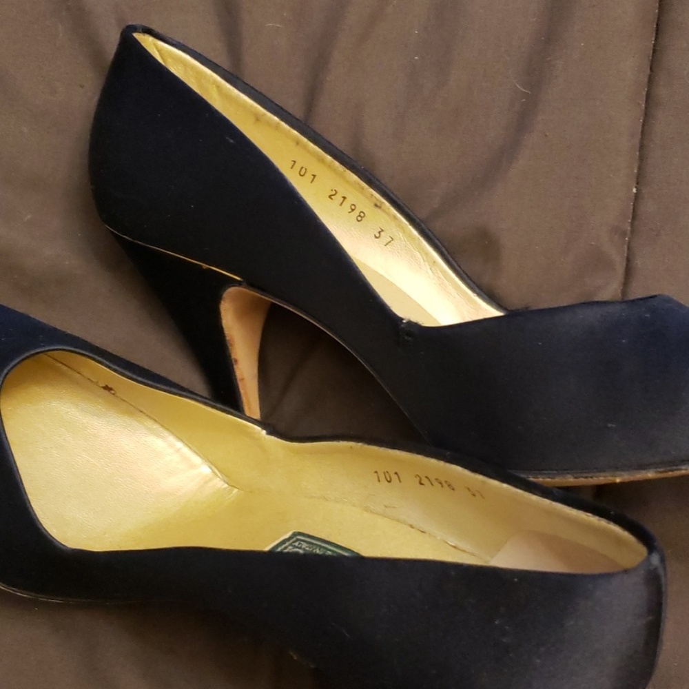 Gucci Pumps - image 2